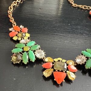🌺 Stella & Dot Bold Floral Statement Necklace – 20”